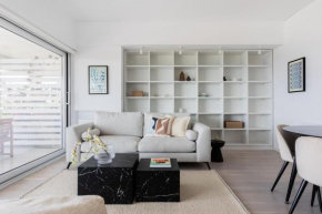 Alimos 2BR Apartment with Splendid Sea View by UPSTREET